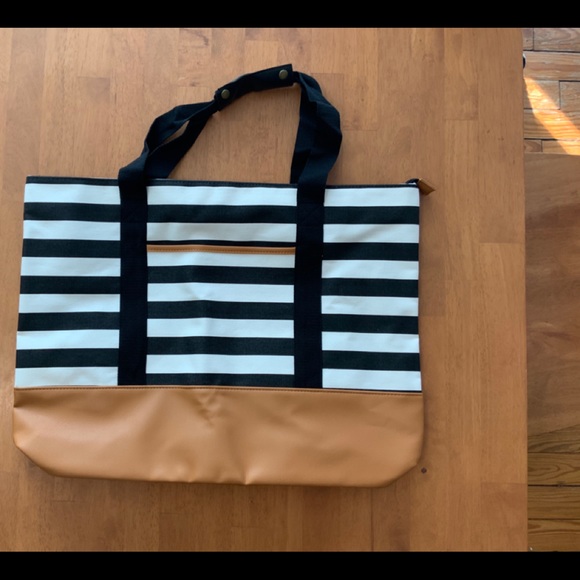 DSW Handbags - NWT Large Striped Tote Bag 🔥lowest price🔥